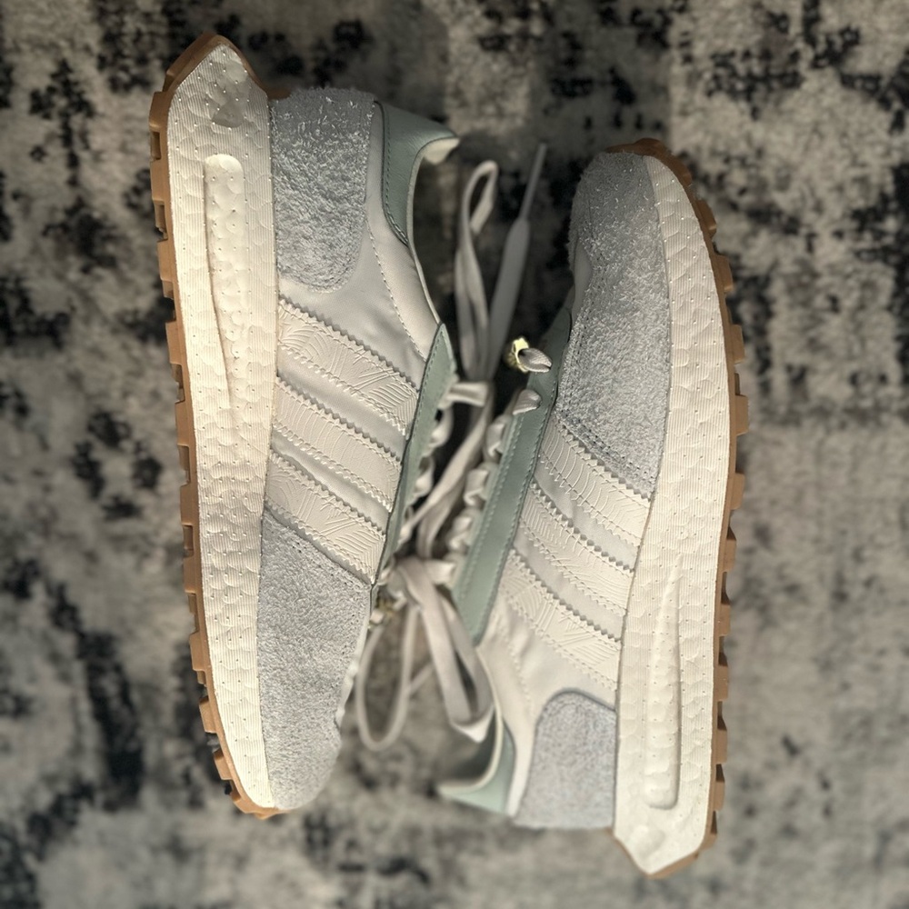 Women's Adidas Retropy